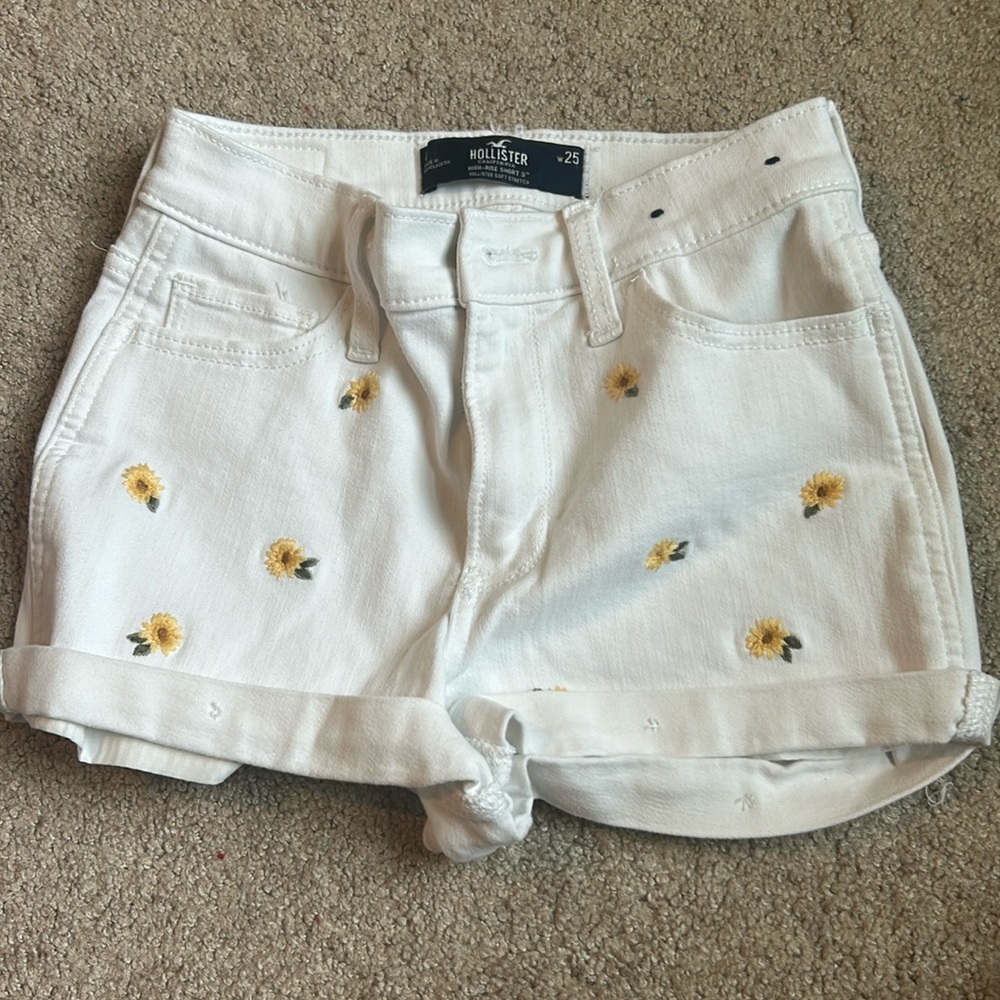 hollister high rise shorts 3”